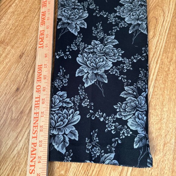 Chicos Womens Black & Gray Floral Print Pants Size 2.5 Stretch Med/14 - Picture 7 of 7